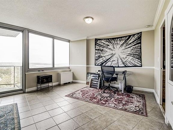 4th image of 1 Claridge Dr APT 621