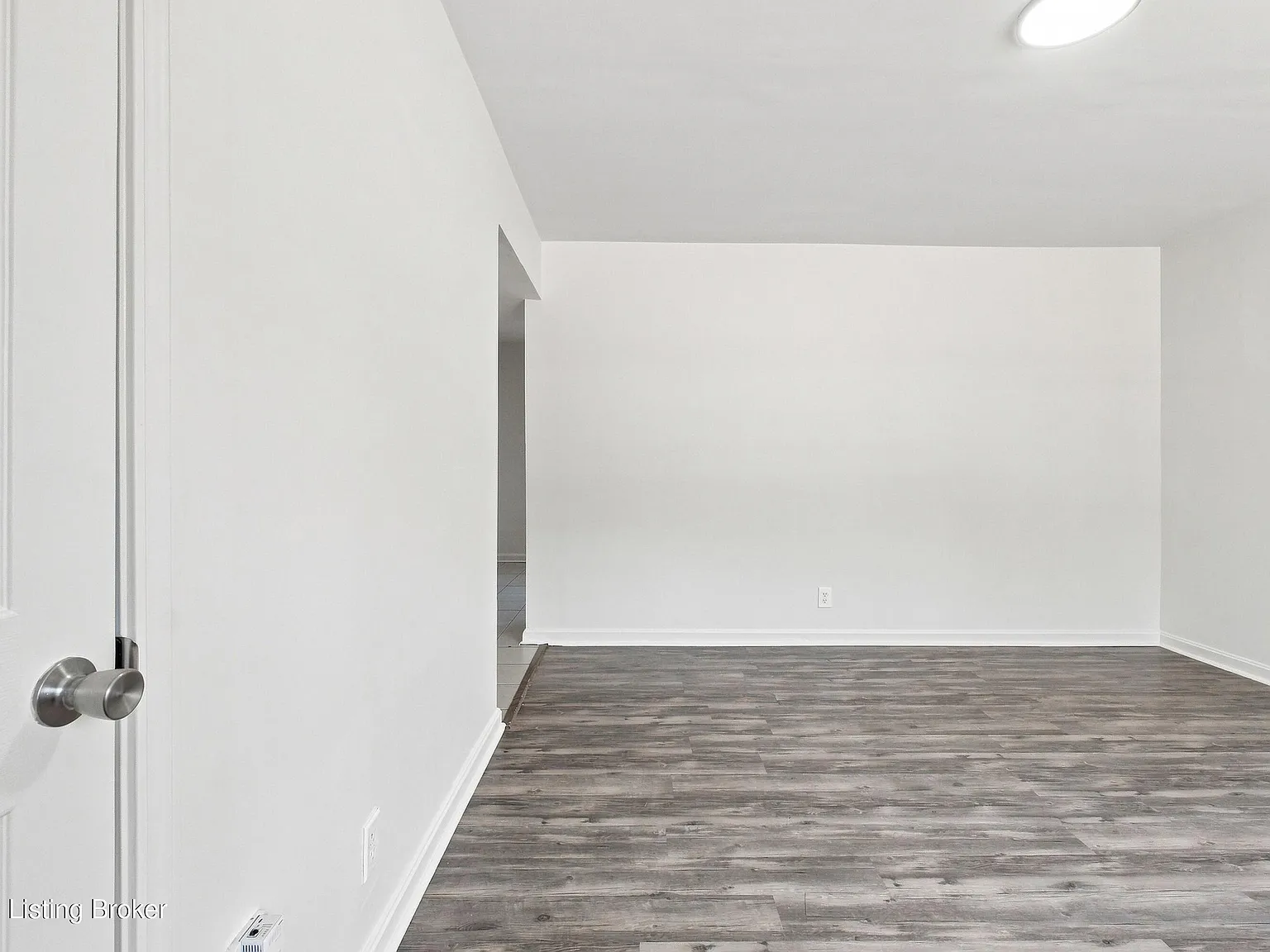 3 bed, 1.0 bath, 840 sqft, $1,350 — Photo 2