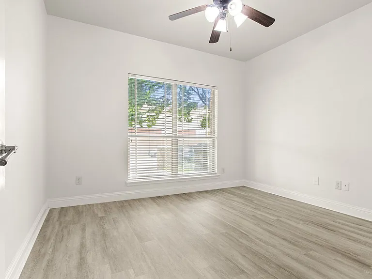 3138 Rogers Ave — Photo 24