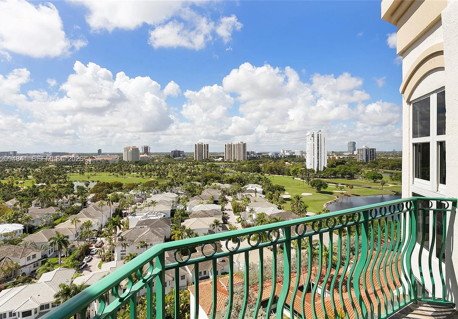 Turnberry Village So Towe — Photo 1
