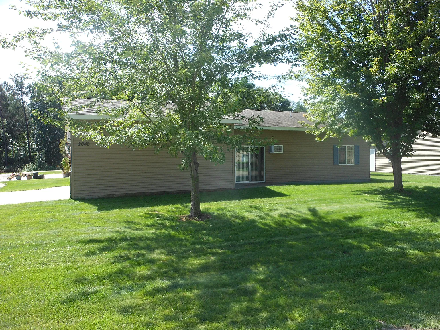 2 bed, 1180 sqft, $1,500 — Photo 2