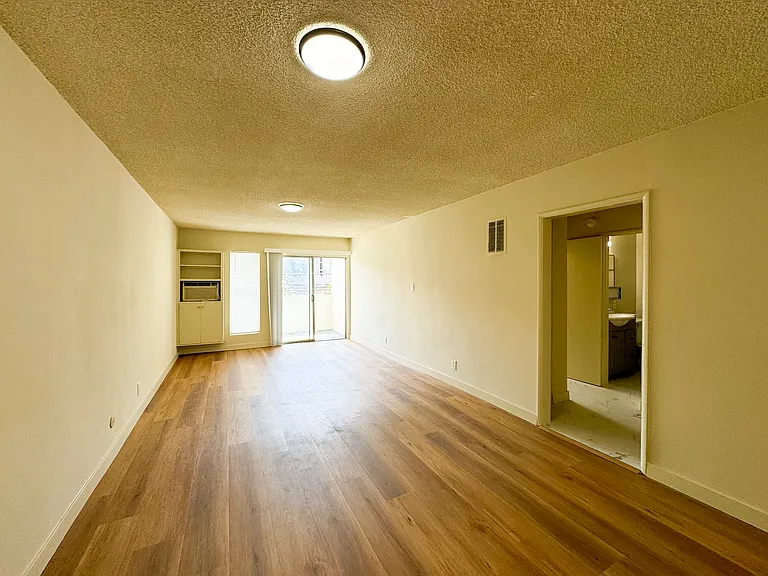 4375 York Blvd #111 — Photo 9