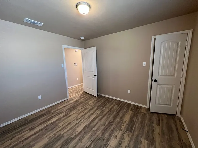 2503 N Avenue O — Photo 9