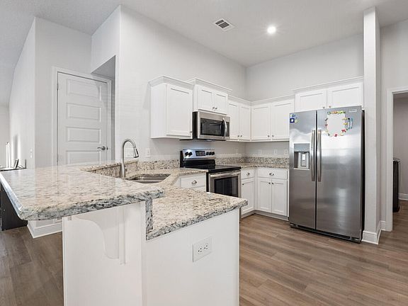 2nd image of 109 Ridgeway Cir