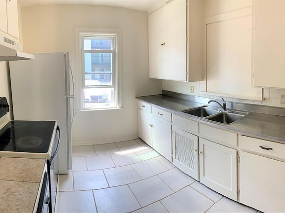 3rd image of 236 River St