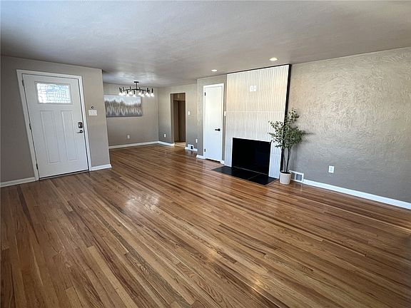 3rd image of 958 Paul St