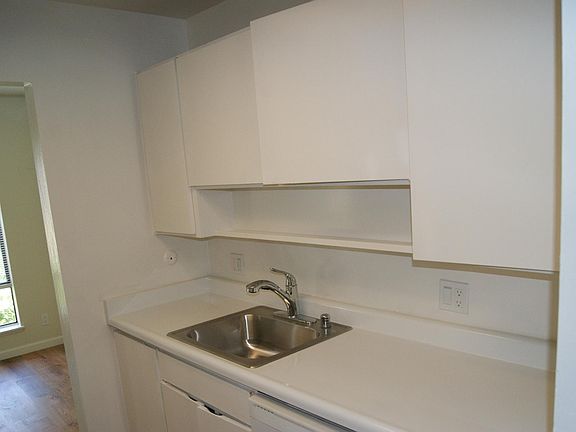 3rd image of 480 N Civic Dr APT 207