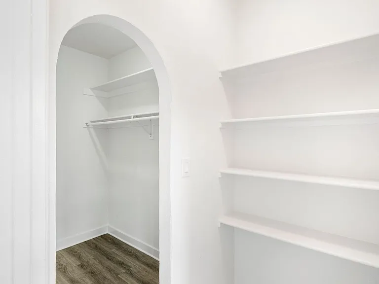 1623 N Mariposa — Photo 10