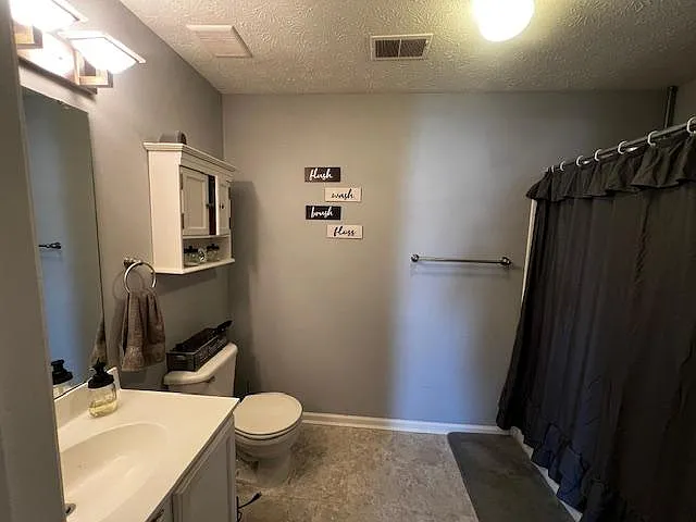 3033 Hunting Ridge Dr — Photo 12