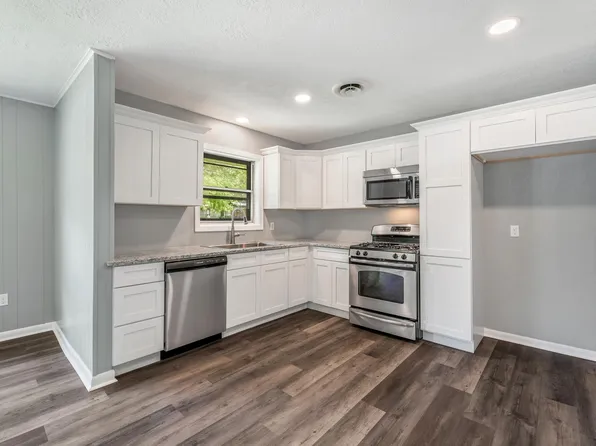 904 Lazy Ln, Bryan, TX 77802