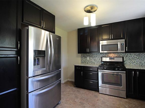 4th image of 22 Sandy Ln