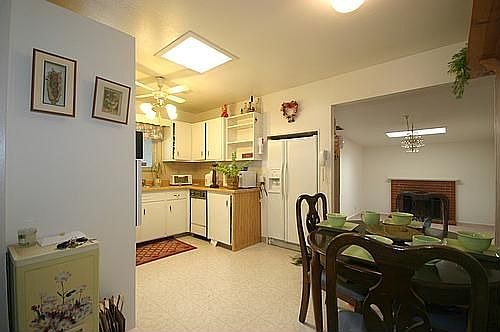 Light & Bright Kitchen 