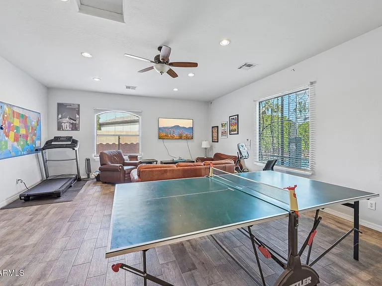 351 N Cloverfield Cir — Photo 37