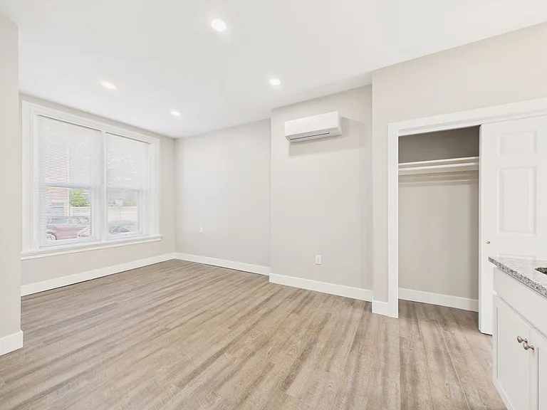 916 Green St — Photo 12