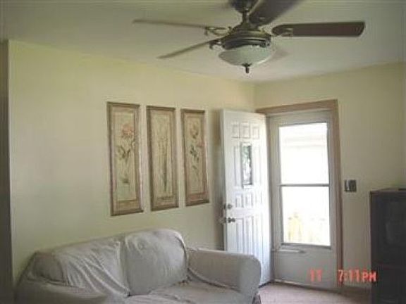 4th image of 324 Edgewood Dr