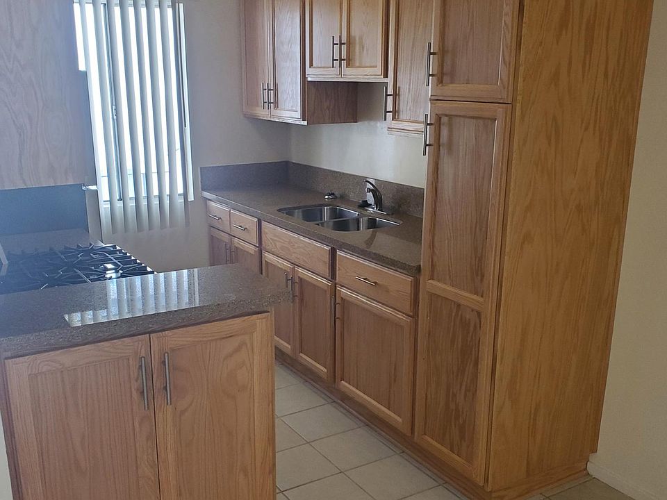 1st image of 535 E Hazel St #8