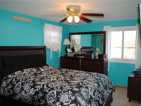 5th image of 190 Zoerb Ave