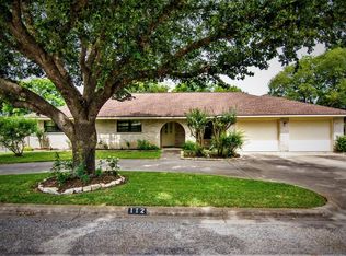 112 Douglas Dr, Bellville, TX 77418