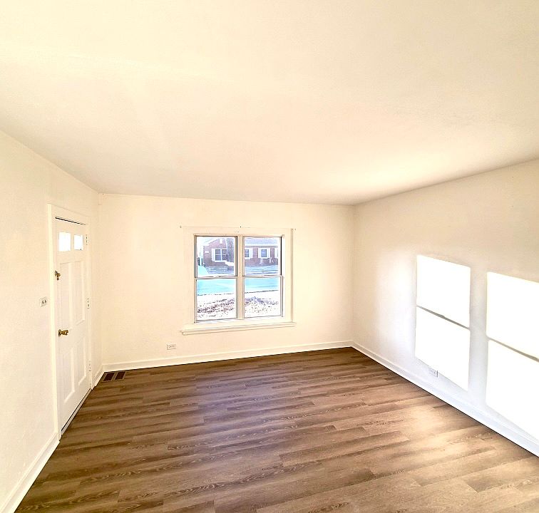 Nice size living room with new flooring and lots of sunlight