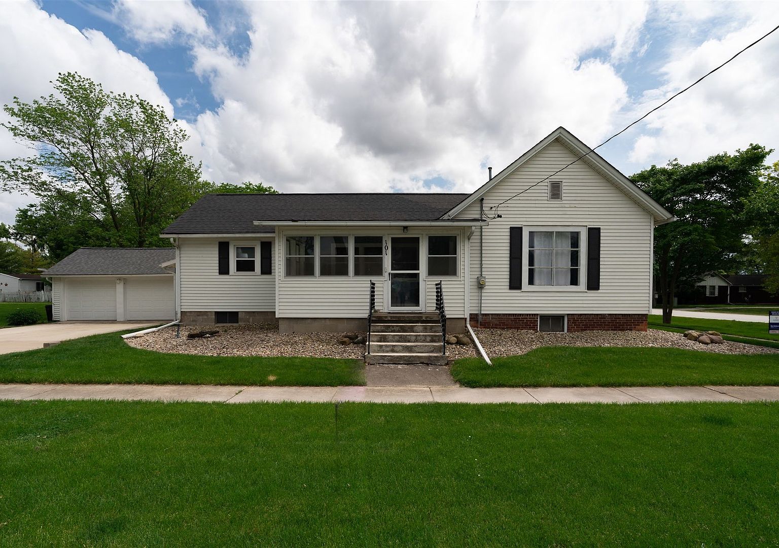 101 E 2nd St, Gridley, IL 61744 Zillow