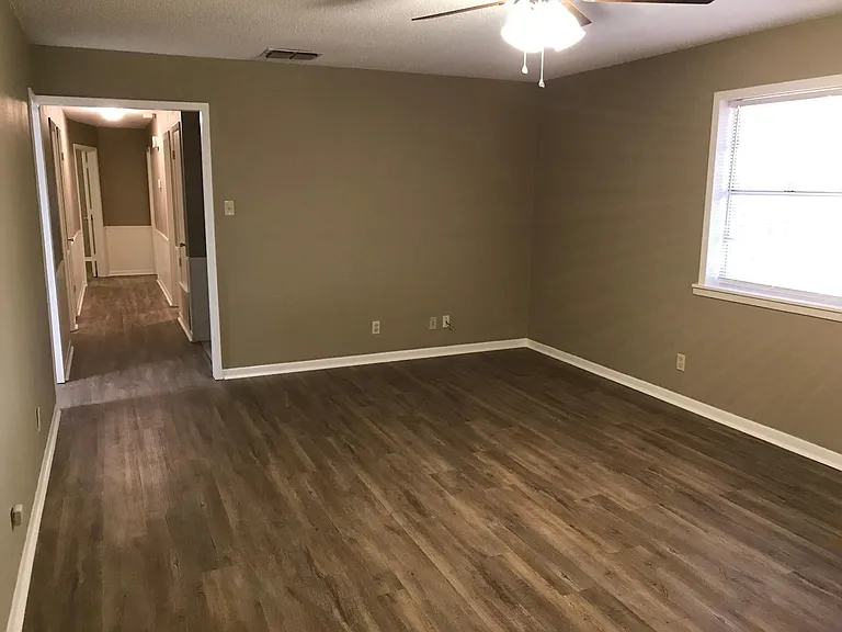 2318 S Donnybrook Ave — Photo 3