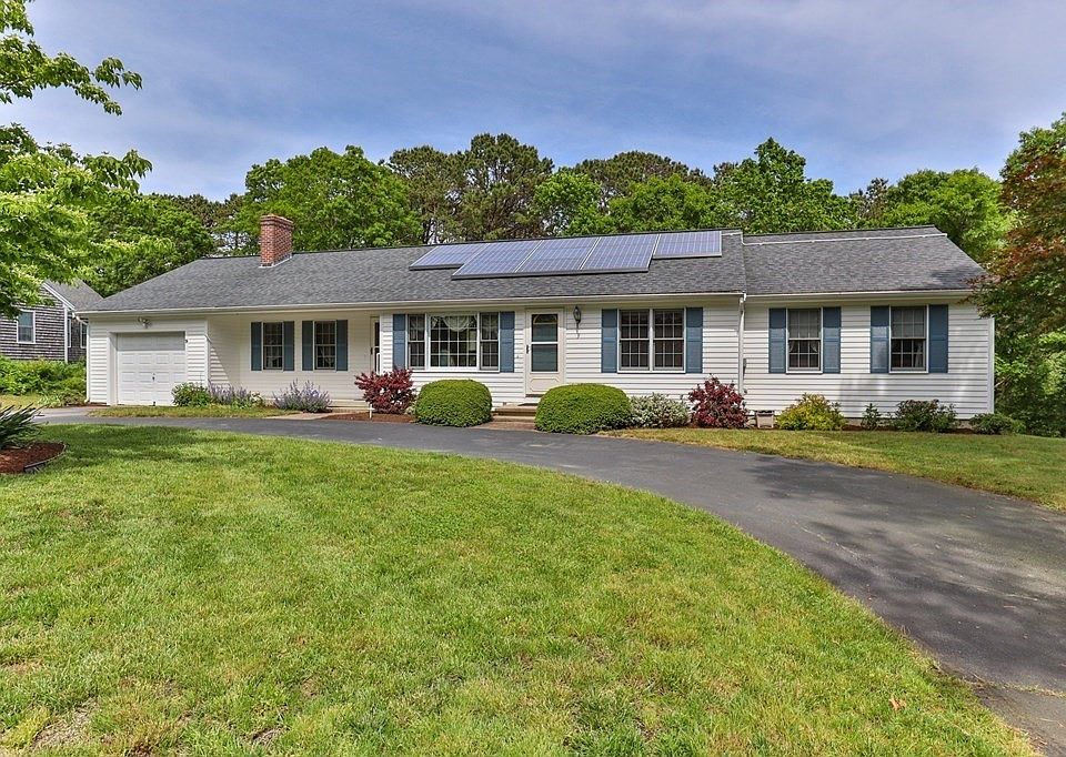 2nd image of 9 Woodcrest Ln