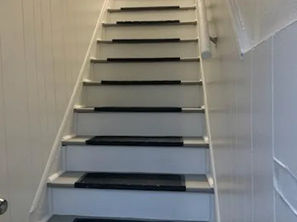 557 Centre St Floor 2, Trenton, NJ 08611