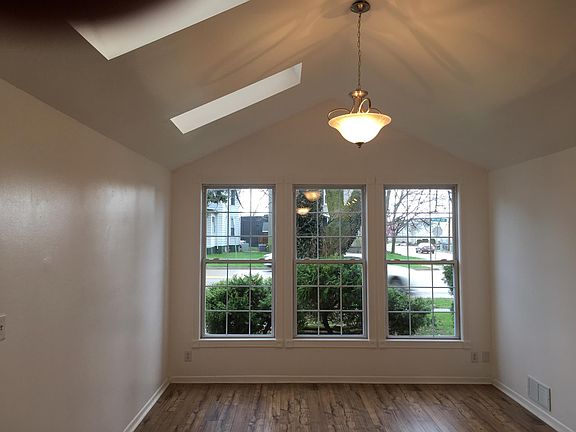 3rd image of 1002 1/2 E Washington St #A