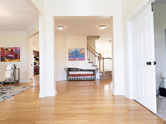 4th image of 31 Burton Ln