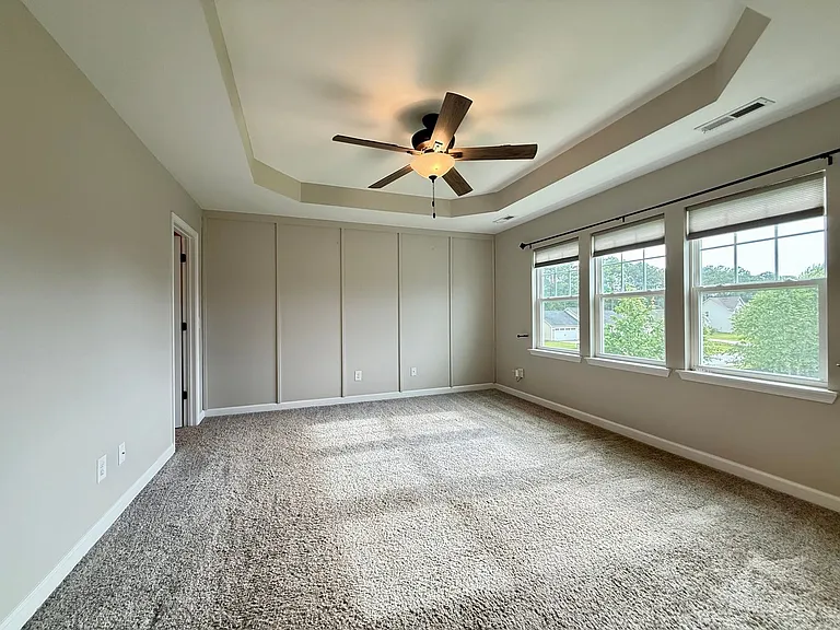 303 Breezeway Dr — Photo 32