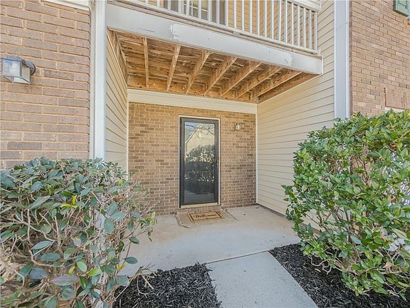 4th image of 1987 Manhattan Pkwy