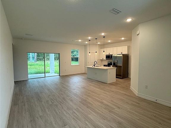 4th image of 1850 W Hialeah Dr