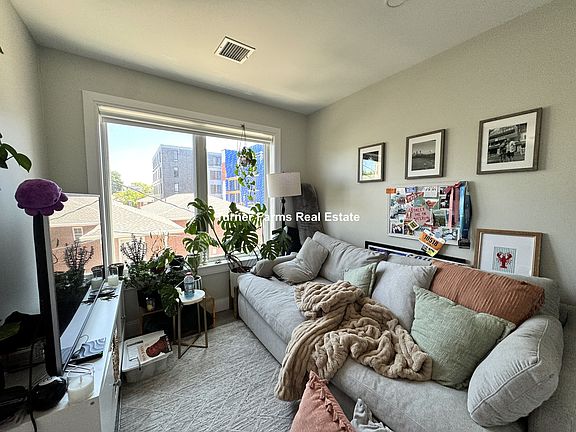 4th image of 200F Old Colony Ave #309
