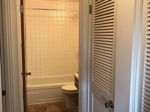 5th image of 2316 Yale Ave E #E