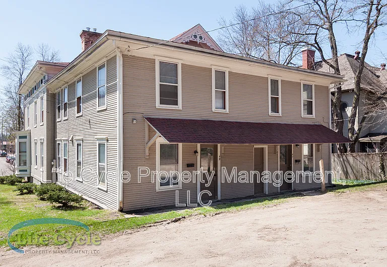 335 Washington St SE — Photo 33