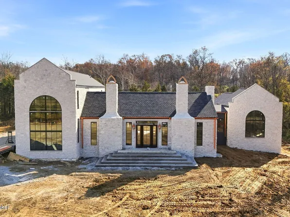 2 Bainsley Ln, Pewee Valley, KY 40056