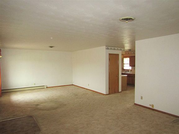 3rd image of 170 E Sycamore Dr
