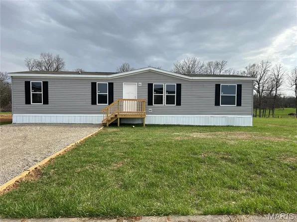 19871 Divine Rd, Lebanon, MO 65536