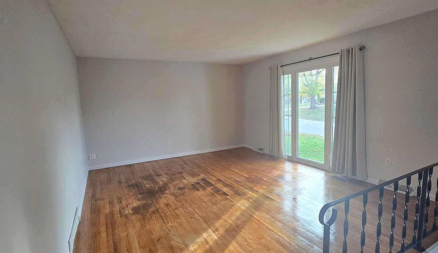South Shores Reverse Bi Level — Photo 4