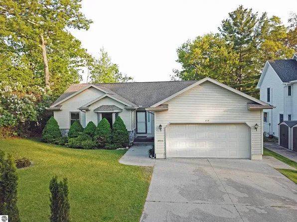 319 Dwight Ave, Oscoda, MI 48750