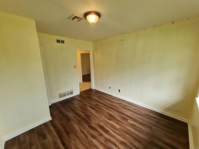 1220 Lynwood Dr — Photo 25