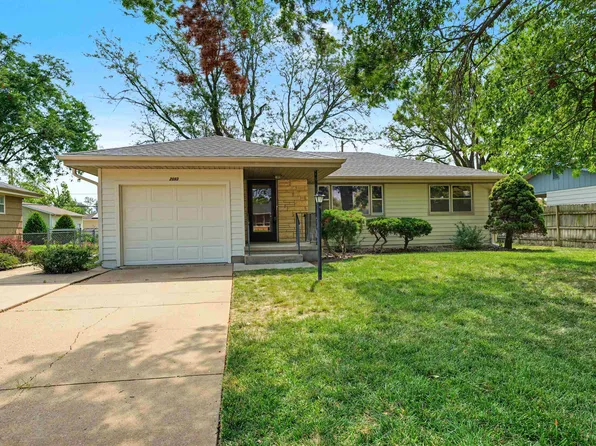 2093 Wesley St, Salina, KS 67401