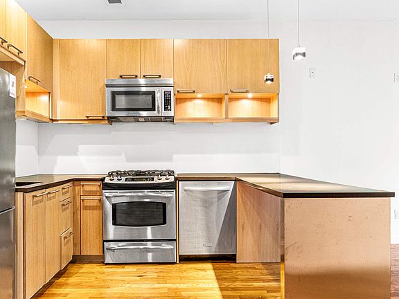 3rd image of 328 E 119th St #3D