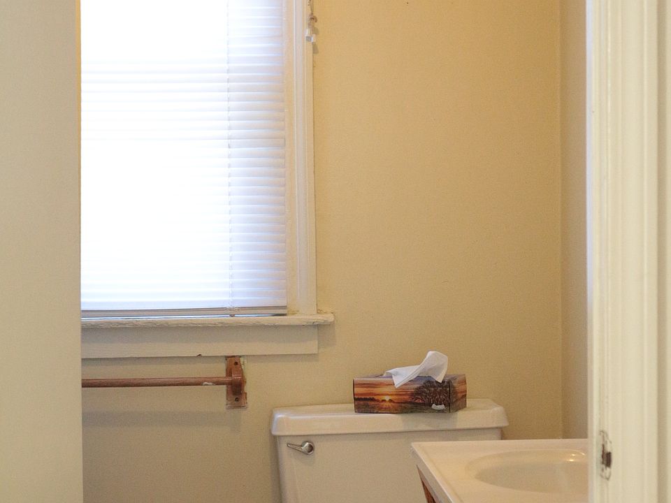 2nd image of 402 Ellis St #1