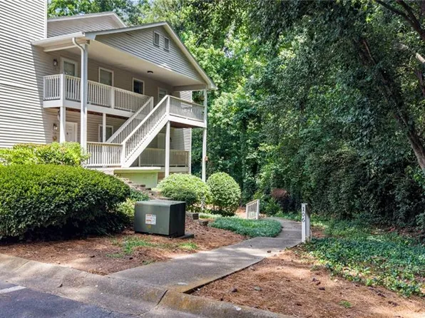 106 Gettysburg Pl, Sandy Springs, GA 30350