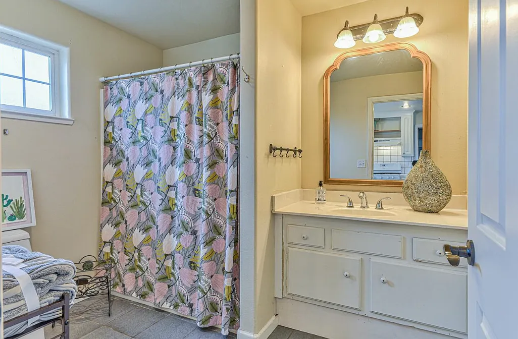 3 bed, $3,850 — Photo 1