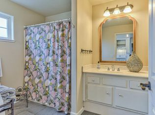 1905 McCloskey Rd #B, Hollister, CA 95023