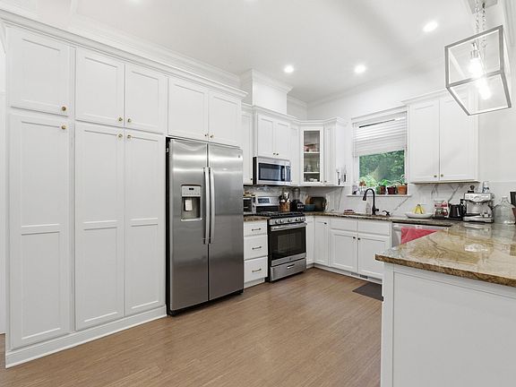 5th image of 515 Druid Ln
