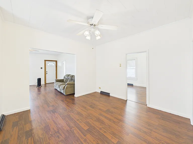 305 S Chelsea St — Photo 4