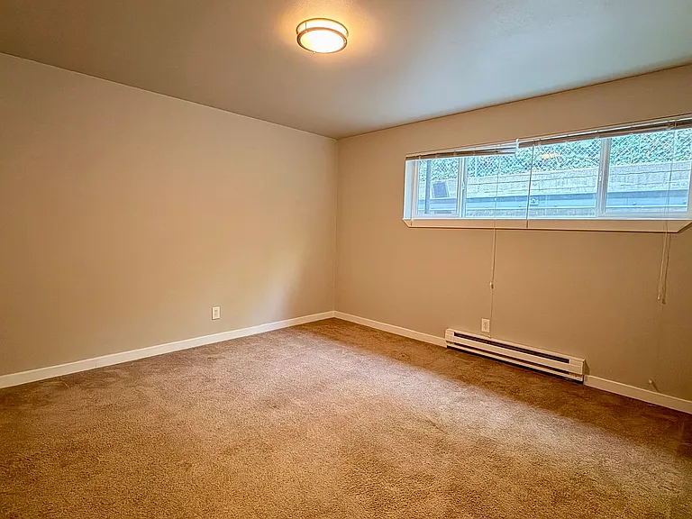 2517 Thorndyke Ave W — Photo 10